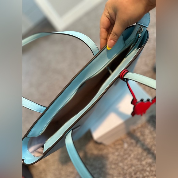 ♠️ Kate Spade Purse ♠️ LIKE NEW 🩵🦀 - Picture 2 of 5